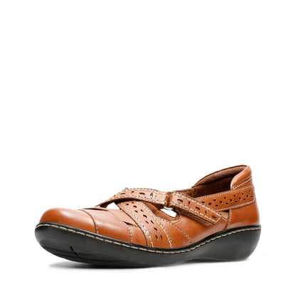 Clarks Women's Ashland Spin Q Slip-on Loafer, Tan, 5.5 M US